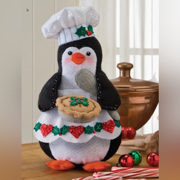 Bucilla CHEF PENGUIN Christmas 3D Felt Home Decor KIT 86334 12 x 8 x 7 Sealed - Picture 1 of 11